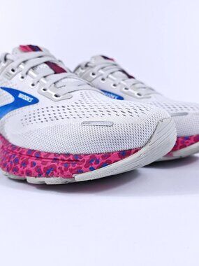 Brooks Adrenaline GTS 22 Womens 9 Stability Support Road Running Shoes White